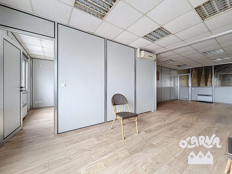 Entrepôt - 1 035 m²