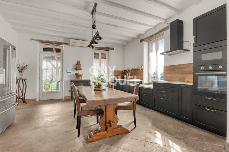 Maison - 497 m² - 10 pièces