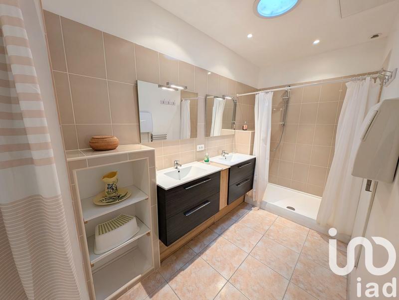 Maison - 279 m² - 9 pièces