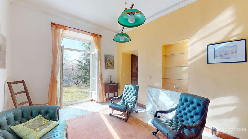 Maison - 290 m² - 13 pièces