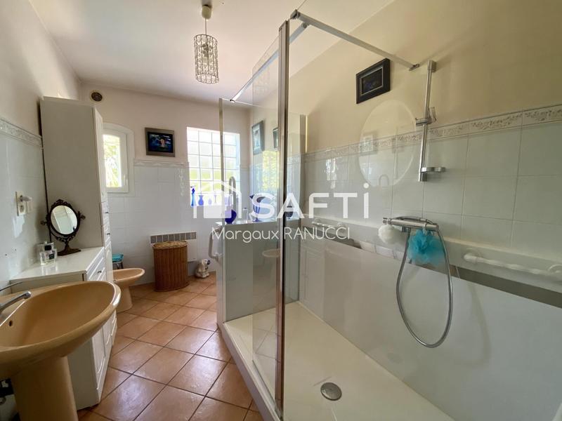 Maison - 233 m² - 9 pièces