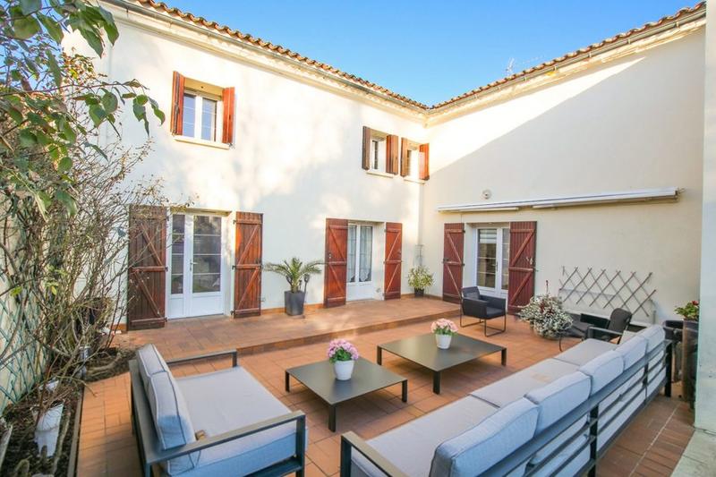 Maison - 228 m² - 9 pièces