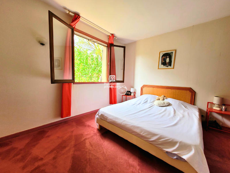 Maison - 235 m² - 9 pièces