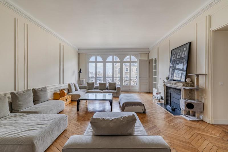 Appartement - 244 m² - 6 pièces