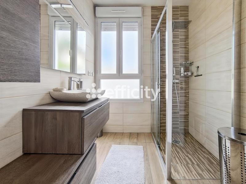 Maison - 165 m² - 8 pièces