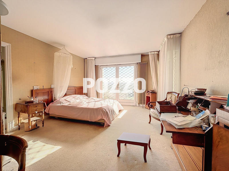 Maison - 232 m² - 6 pièces