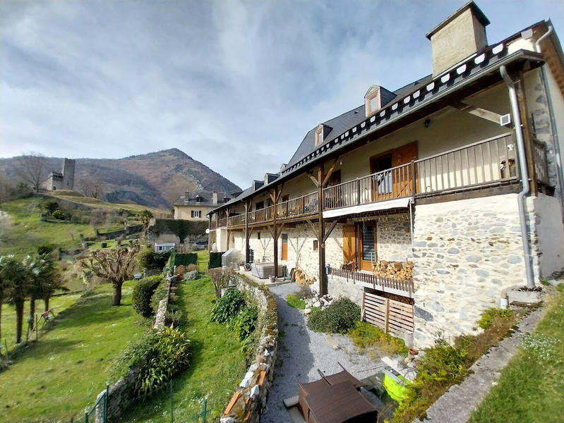 Maison - 310 m² - 9 pièces