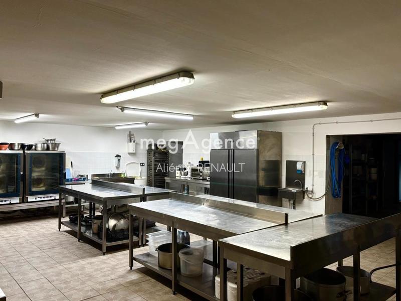 Local commercial - 1 500 m² - 14 pièces