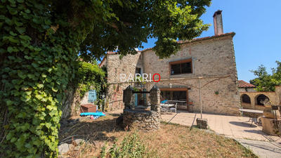 Maison traditionnelle - 300 m² - 16 pièces