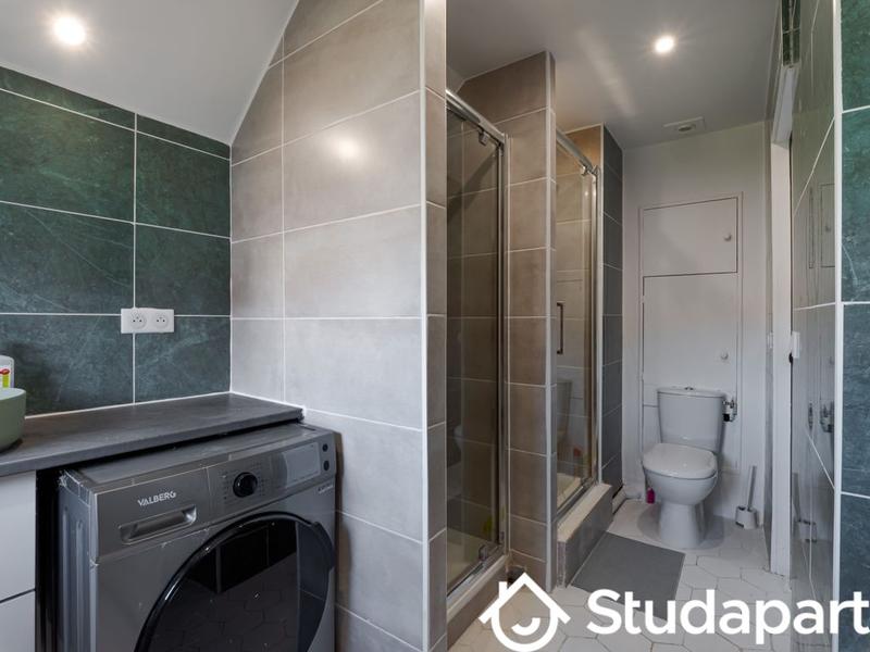 Chambre - 80 m² - 1 pièce