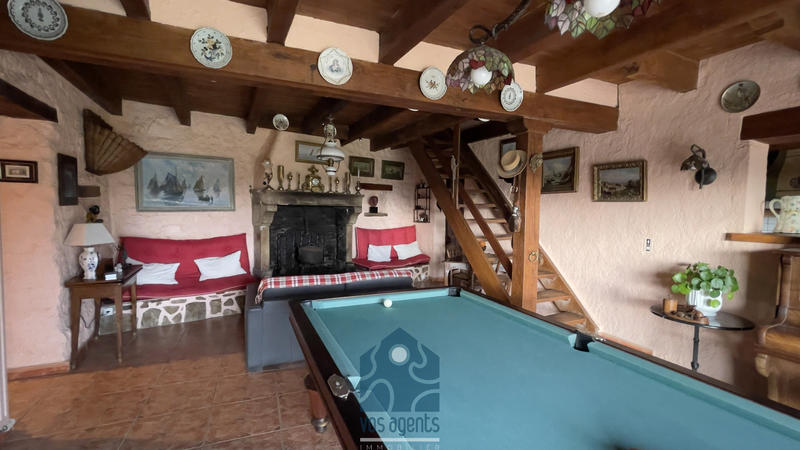 Propriété - 211 m² - 8 pièces