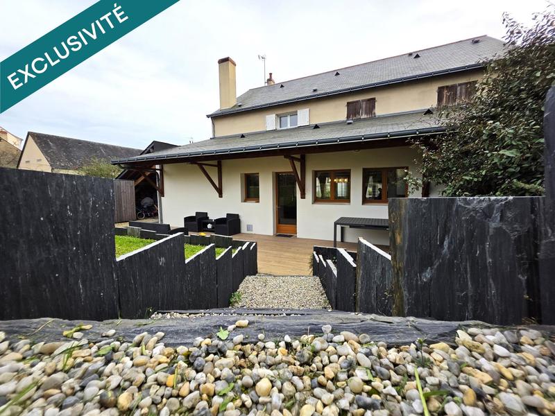 Maison - 237 m² - 8 pièces