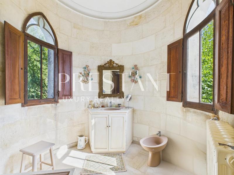 Maison - 400 m² - 10 pièces