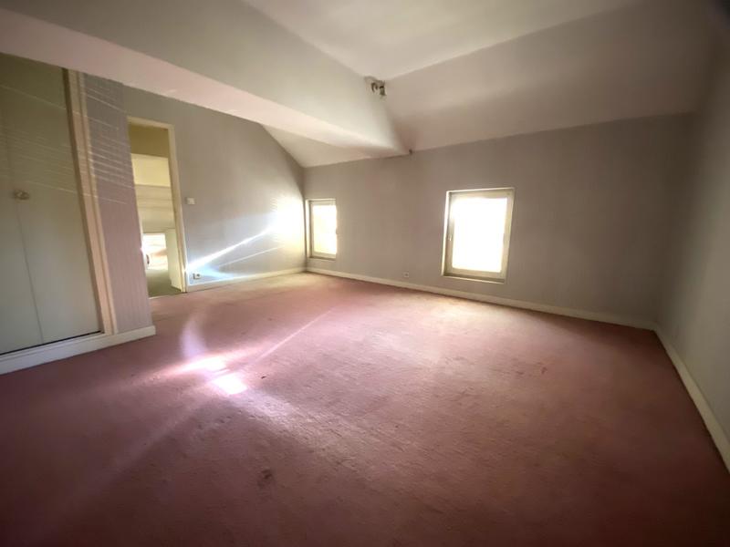 Maison traditionnelle - 232 m² - 8 pièces