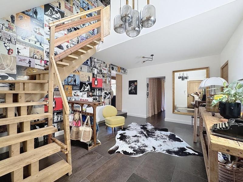 Maison - 240 m² - 7 pièces