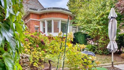 Maison - 270 m² - 8 pièces