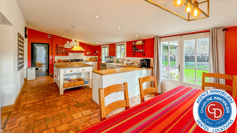 Maison - 207 m² - 8 pièces