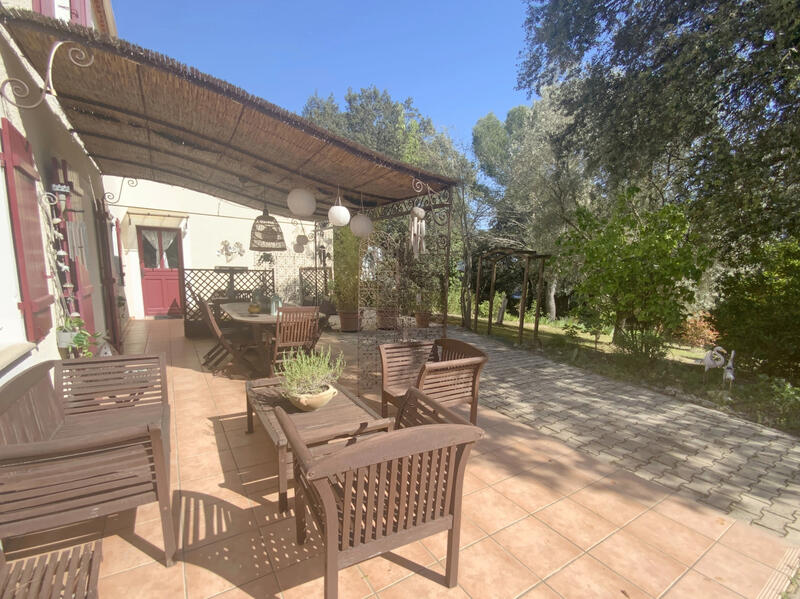 Maison - 275 m² - 10 pièces