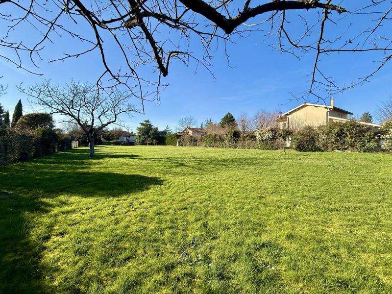 Terrain constructible - 909 m²