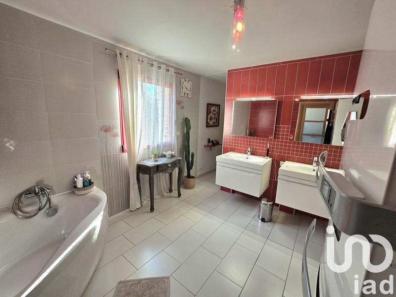 Maison - 213 m² - 7 pièces