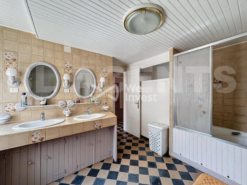 Maison - 284 m² - 13 pièces