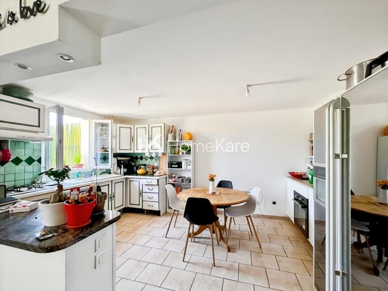 Maison - 220 m² - 6 pièces