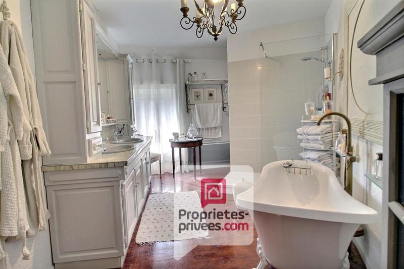 Maison - 200 m² - 6 pièces