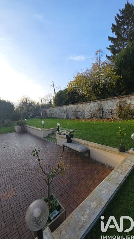 Maison - 157 m² - 9 pièces