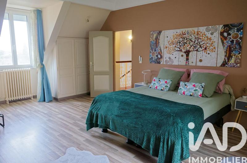 Maison - 202 m² - 9 pièces