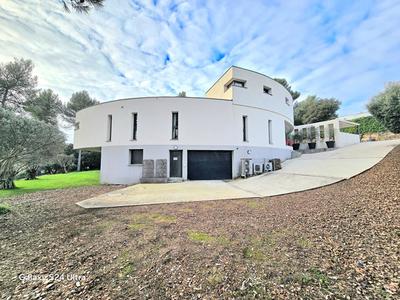 Villa - 394 m² - 11 pièces