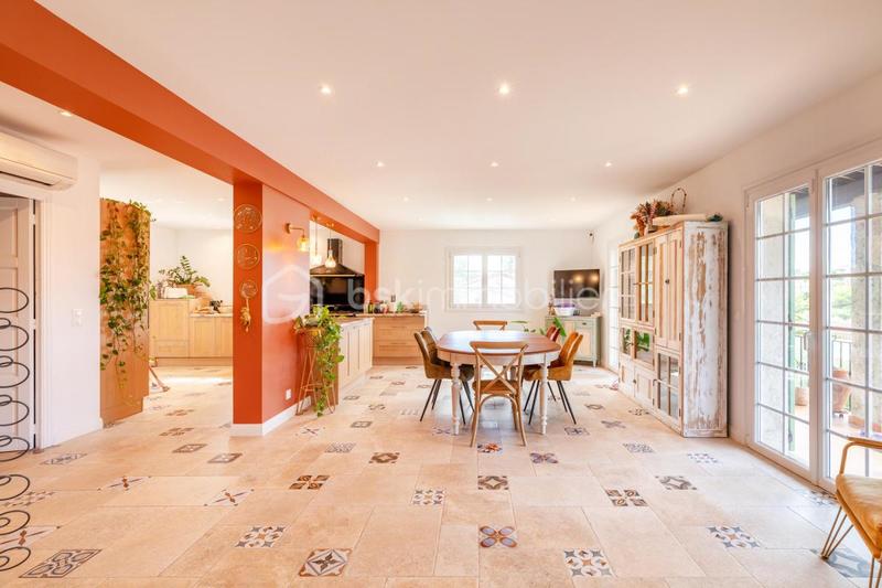 Villa - 300 m² - 5 pièces