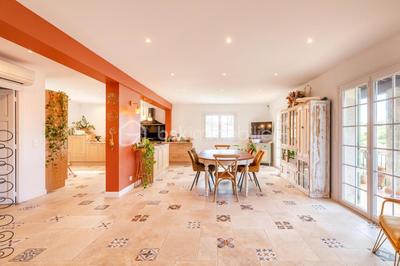 Villa - 300 m² - 5 pièces