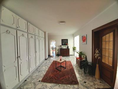 Maison - 400 m² - 10 pièces