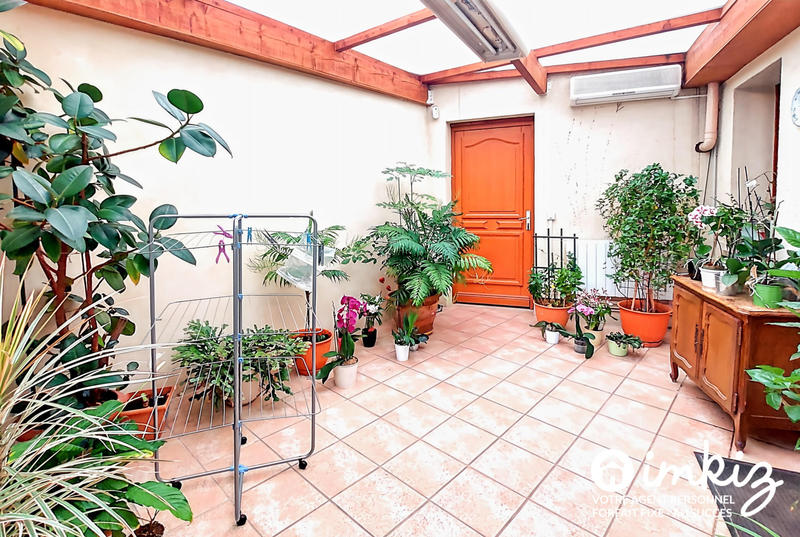 Maison - 360 m² - 15 pièces