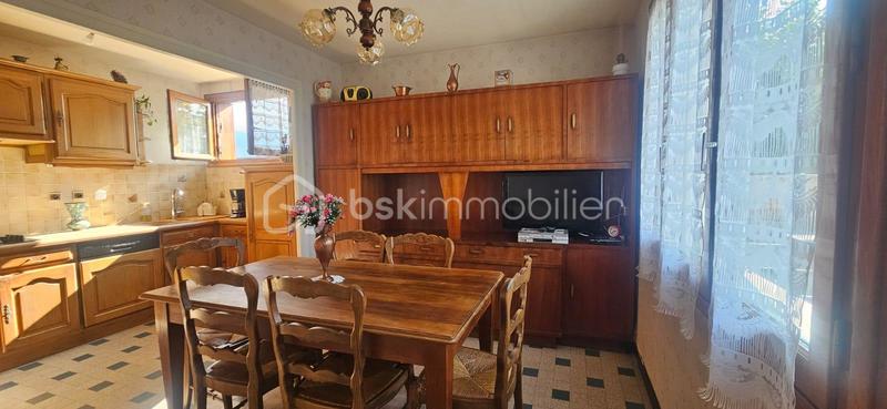 Maison - 235 m² - 5 pièces