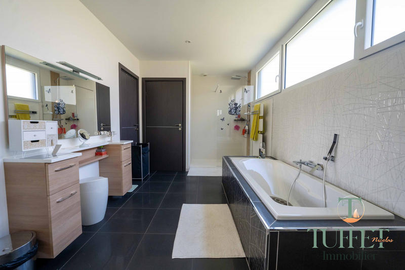 Villa - 238 m² - 5 pièces