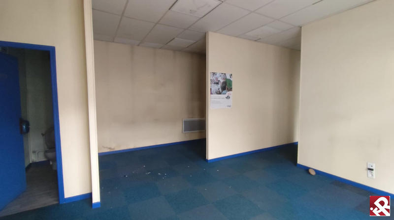 Local commercial - 90 m² - 4 pièces