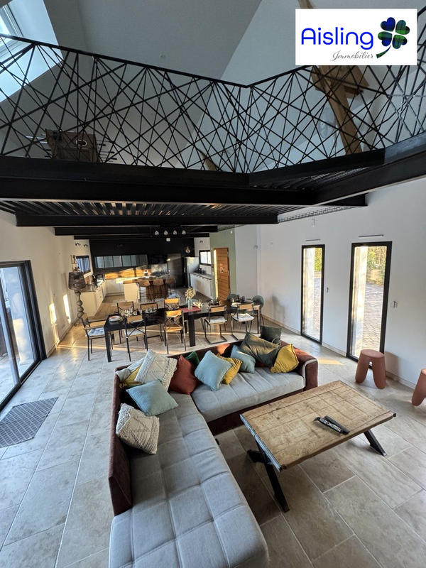 Maison contemporaine - 282 m² - 6 pièces