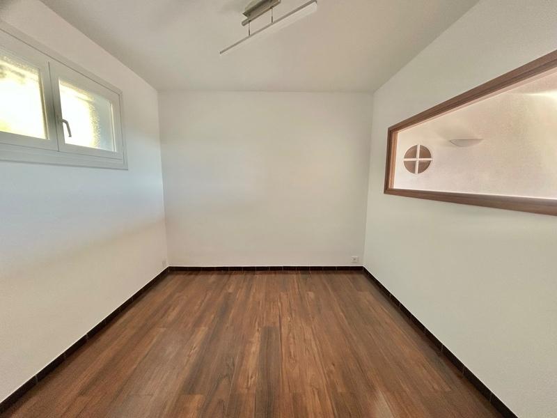 Maison - 240 m² - 8 pièces