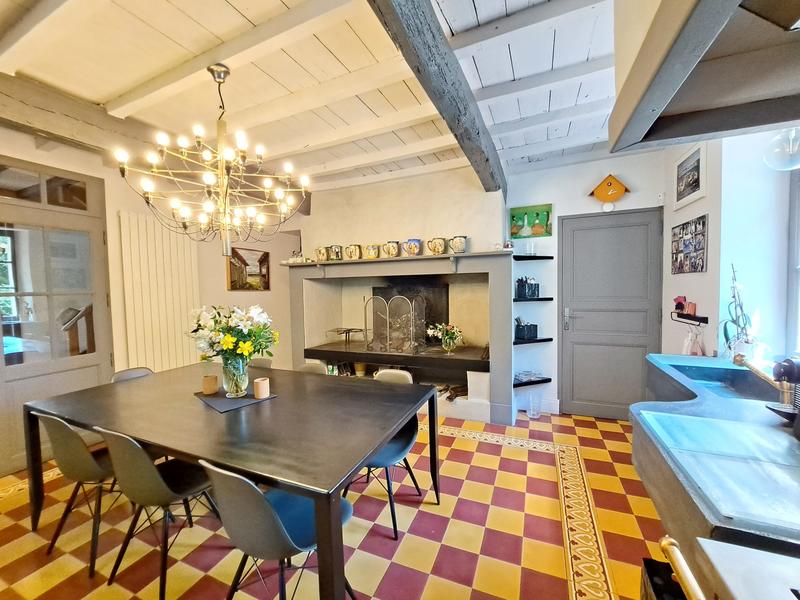 Maison - 362 m² - 9 pièces