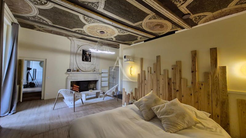 Demeure - 270 m² - 8 pièces