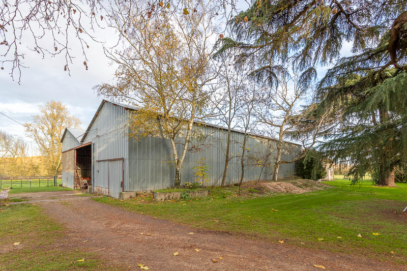 Propriété - 250 m² - 9 pièces