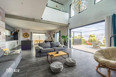 Maison - 208 m² - 6 pièces