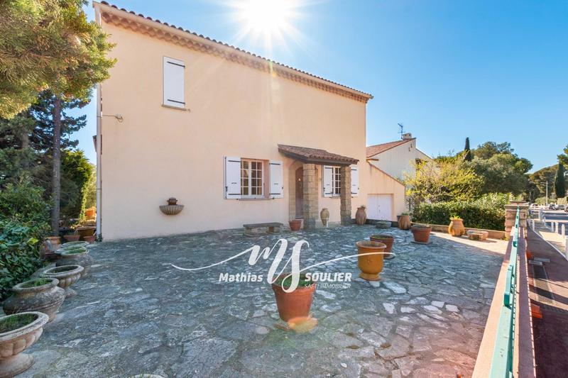 Maison - 180 m² - 6 pièces