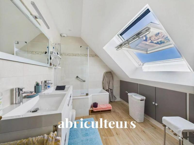 Maison - 186 m² - 7 pièces