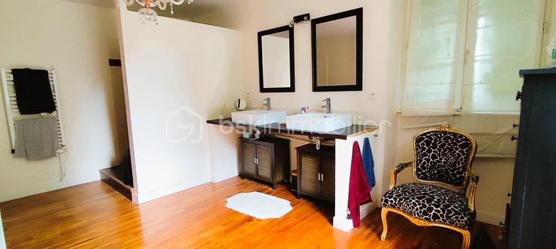 Château - 457 m² - 15 pièces