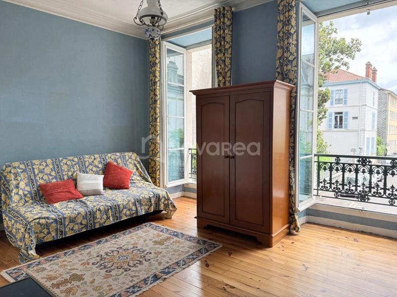 Appartement - 188 m² - 5 pièces