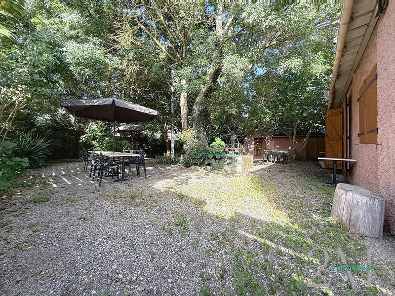 Local commercial - 215 m² - 4 pièces