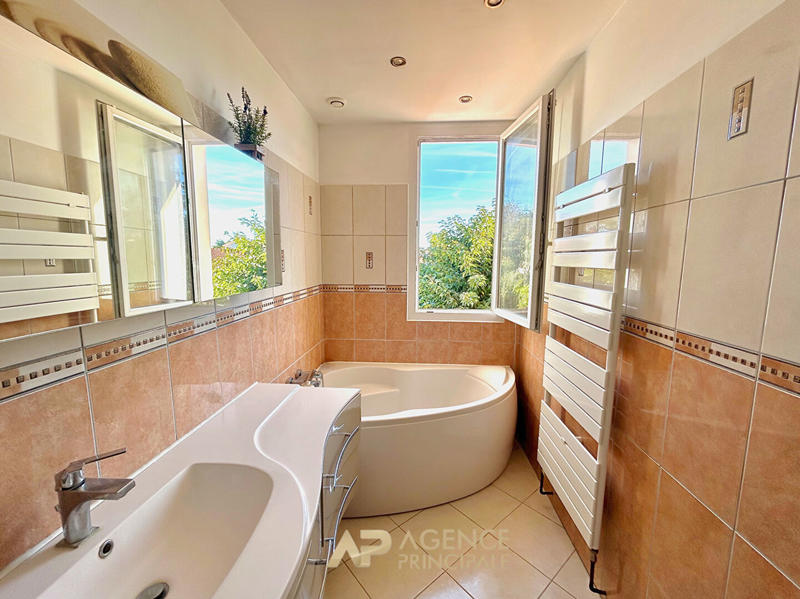 Maison - 106 m² - 5 pièces