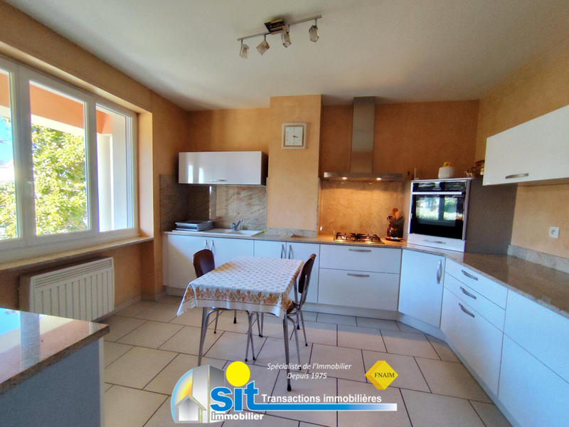 Maison - 201 m² - 6 pièces